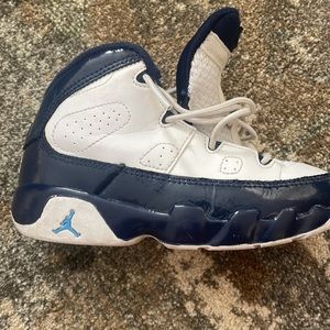 NKE Air Jordan 9 Retro. Little kid Size 10
